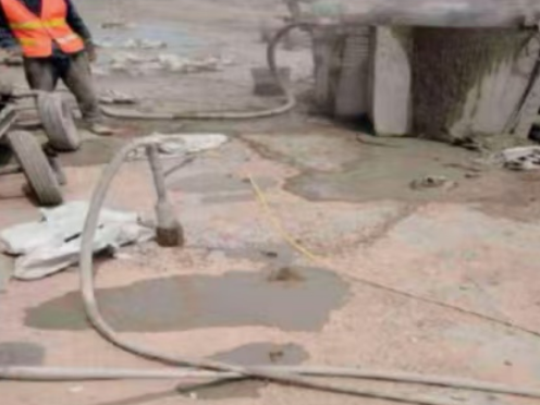 察雅水泥混凝土路面板底注浆技术 路面脱空注浆整治方案